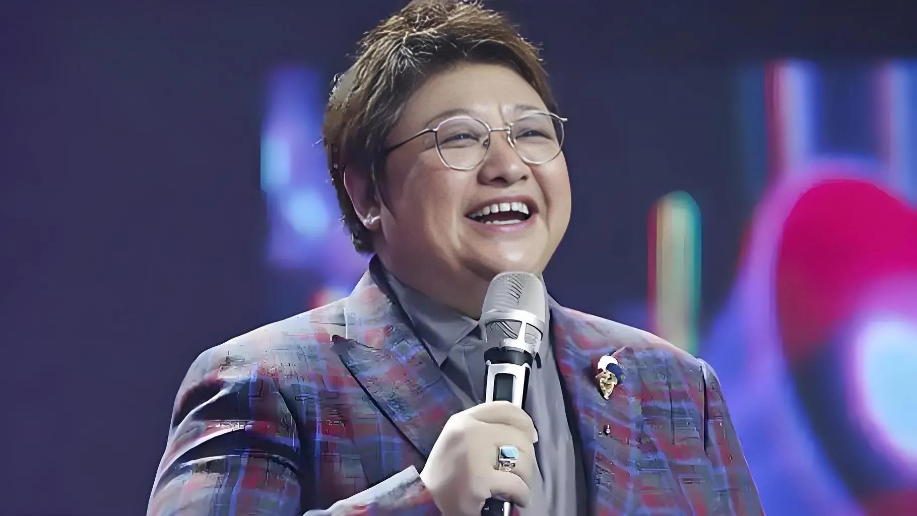 陳曉低調現身韓紅演唱會 狀態略滄桑